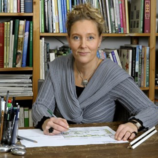 Perenner-Cecilia-Pilback